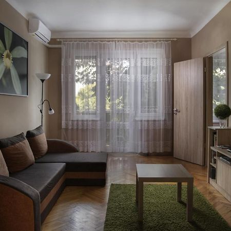 Kőrösi Apartman Pecs Bagian luar foto