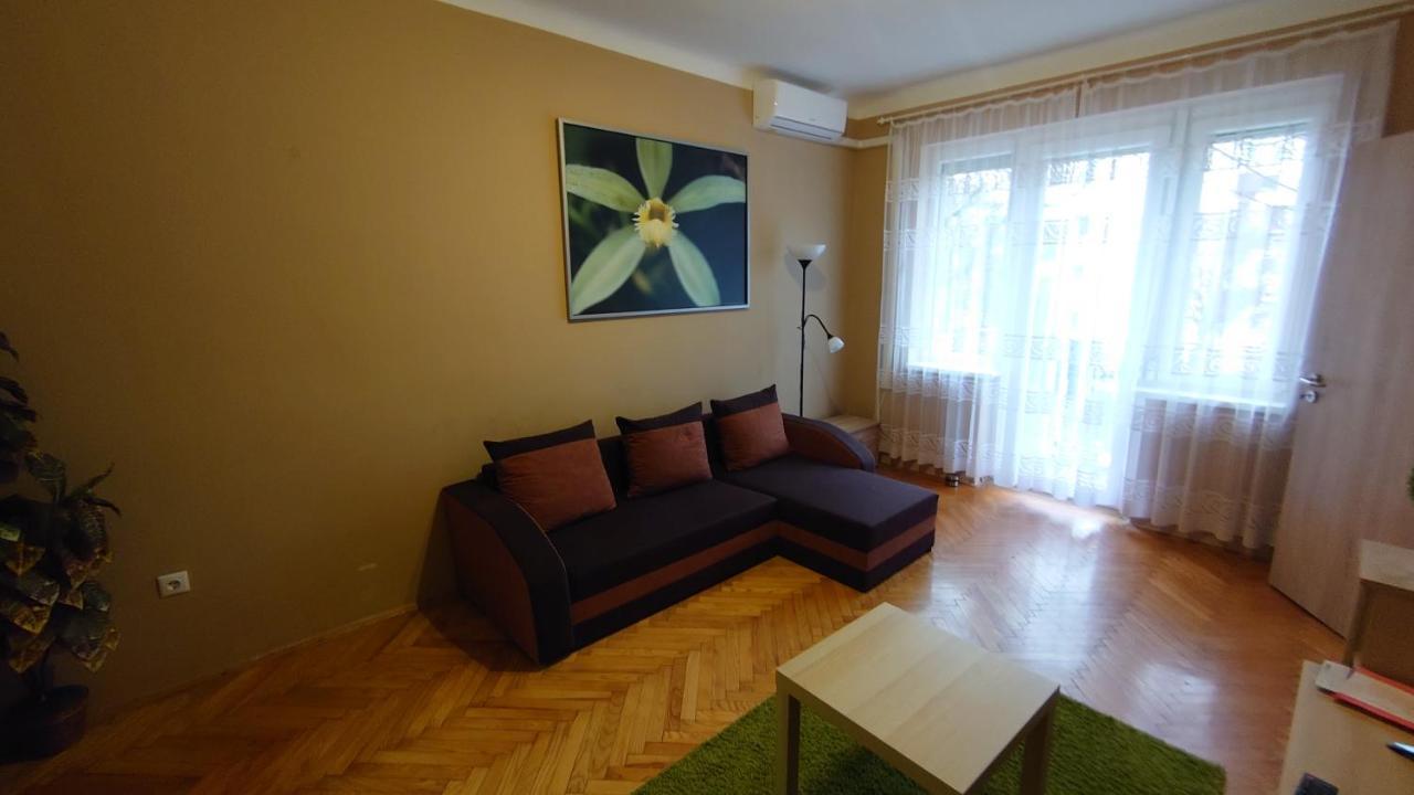 Kőrösi Apartman Pecs Bagian luar foto