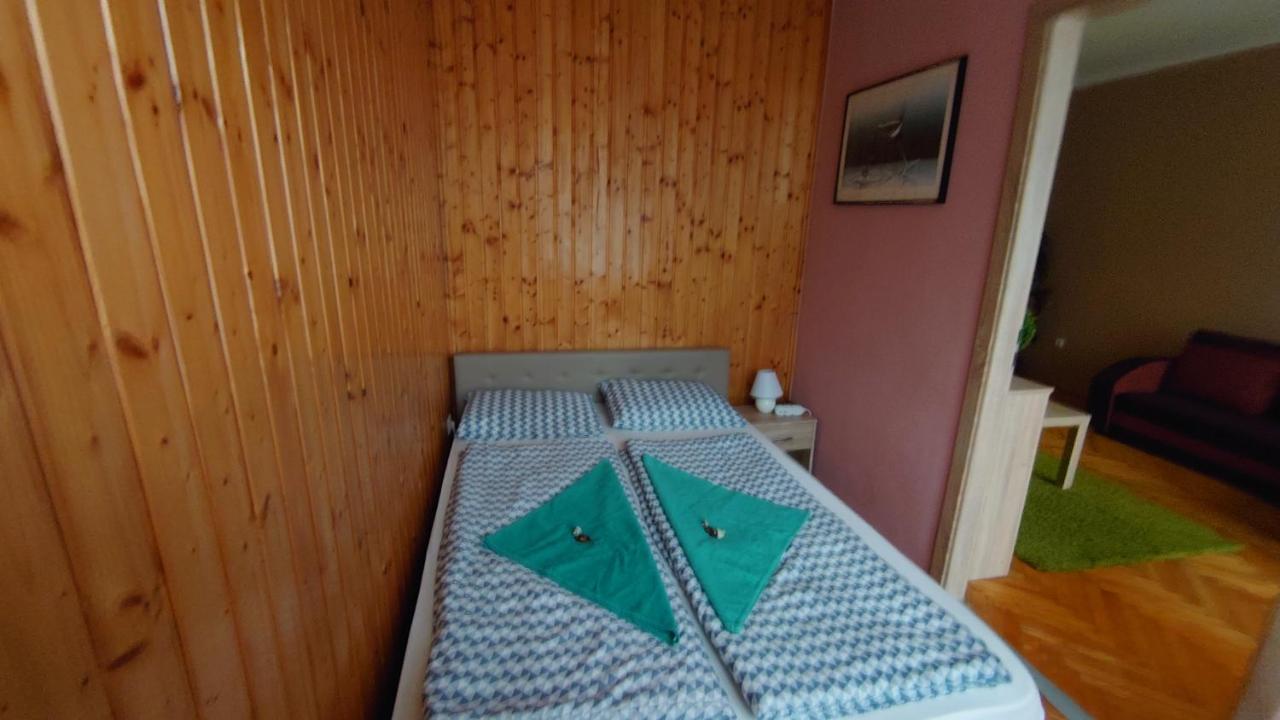 Kőrösi Apartman Pecs Bagian luar foto