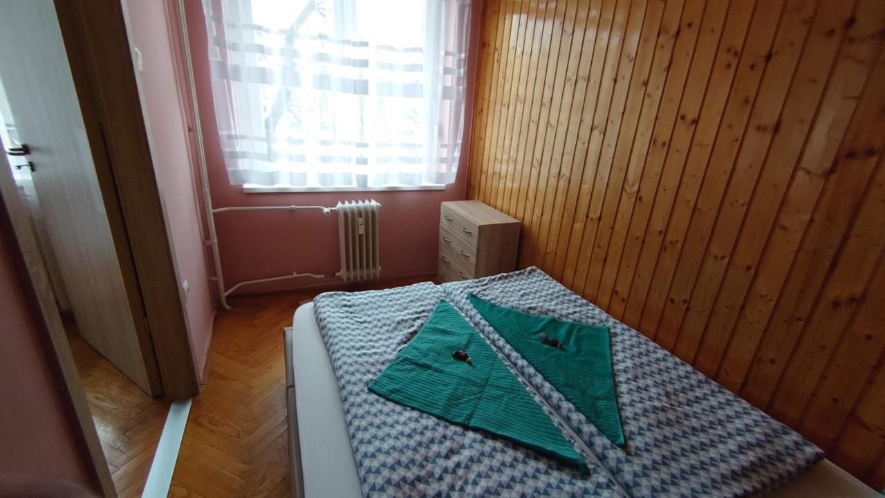 Kőrösi Apartman Pecs Bagian luar foto