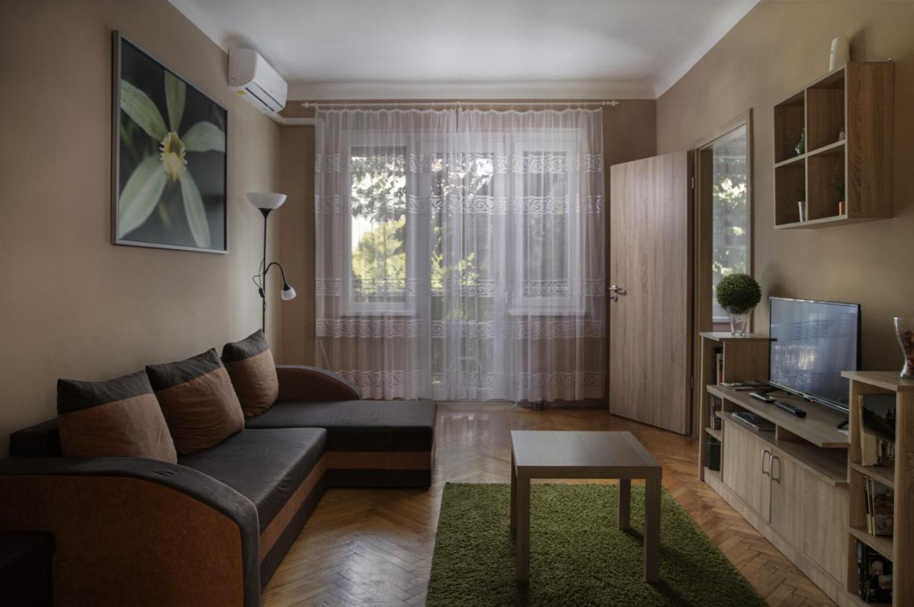 Kőrösi Apartman Pecs Bagian luar foto