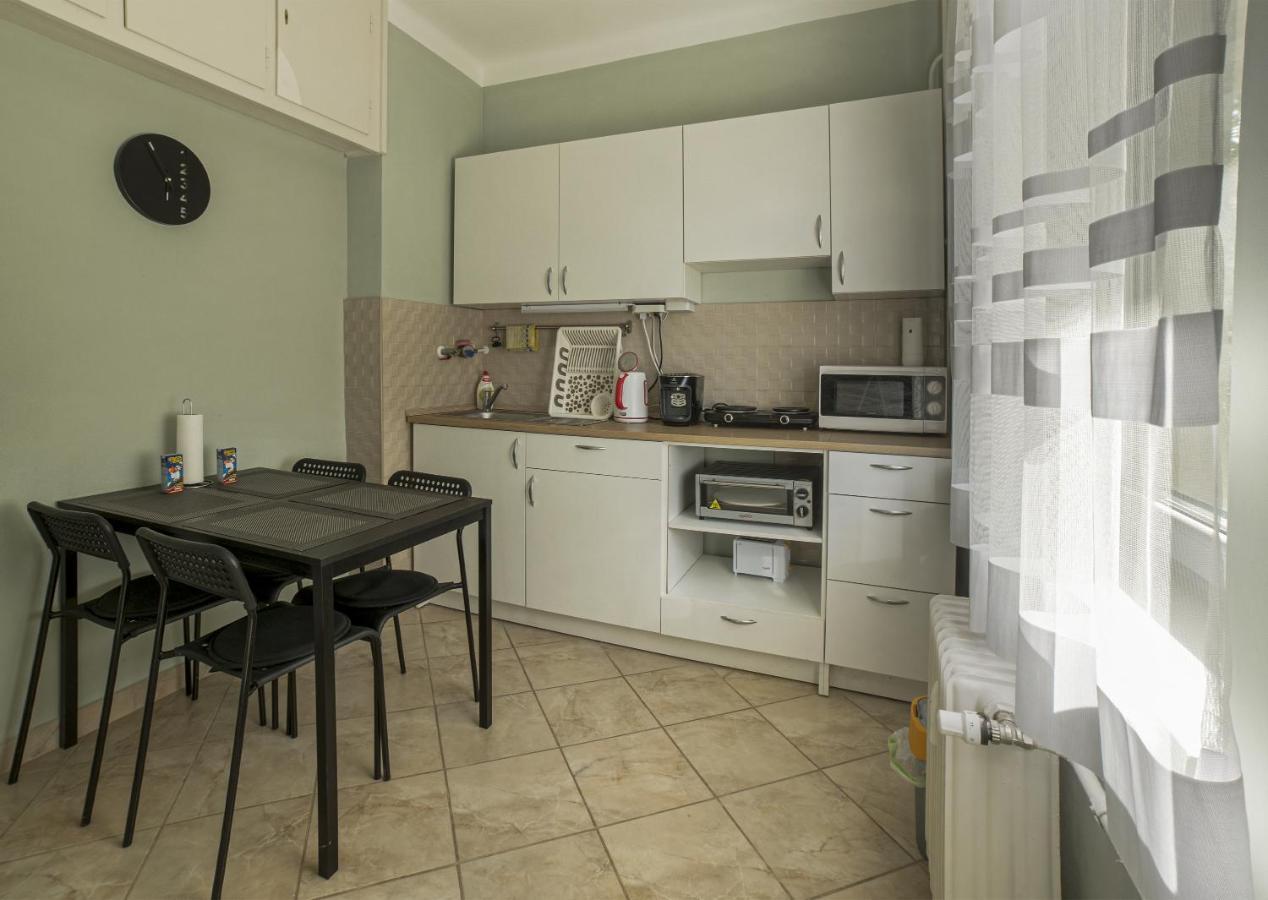 Kőrösi Apartman Pecs Bagian luar foto