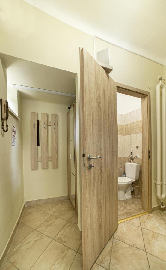 Kőrösi Apartman Pecs Bagian luar foto