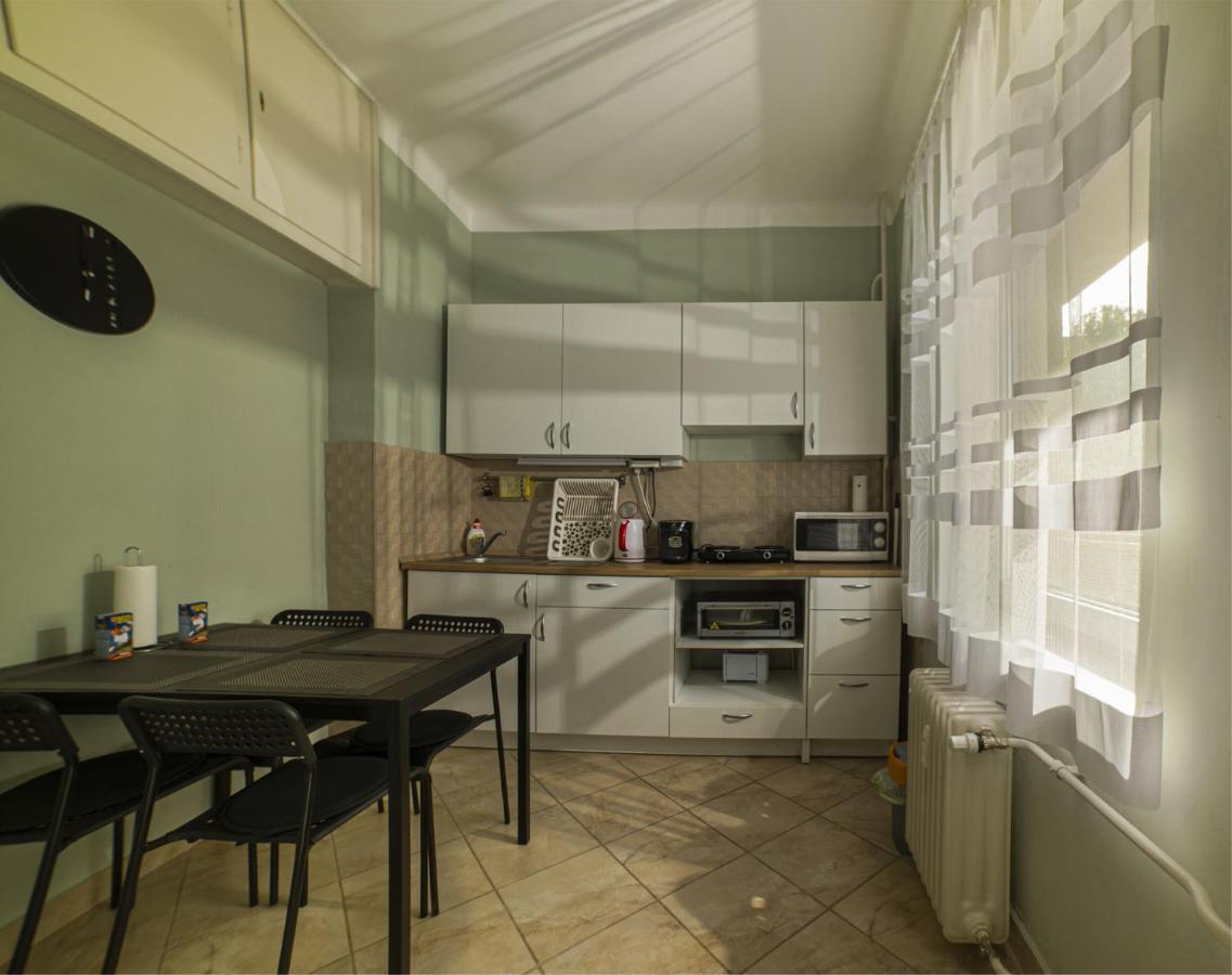 Kőrösi Apartman Pecs Bagian luar foto