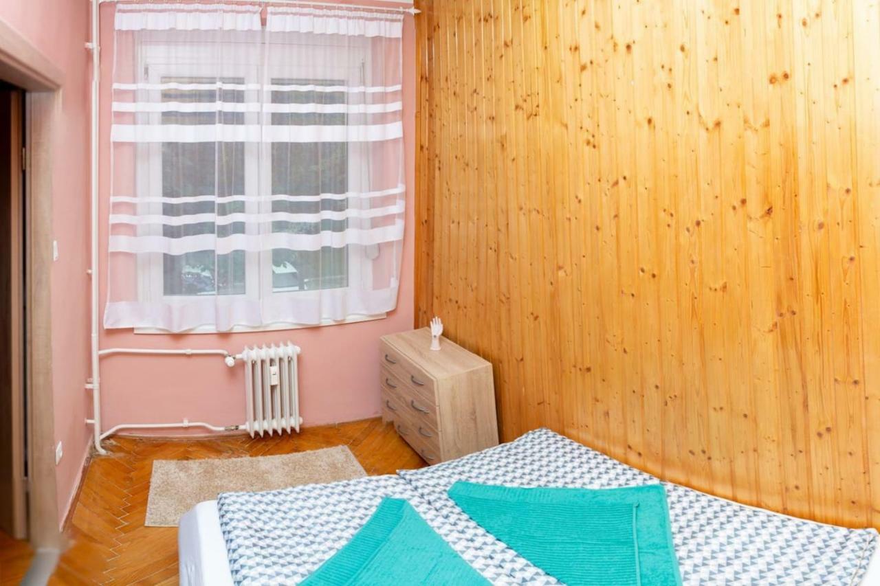 Kőrösi Apartman Pecs Bagian luar foto
