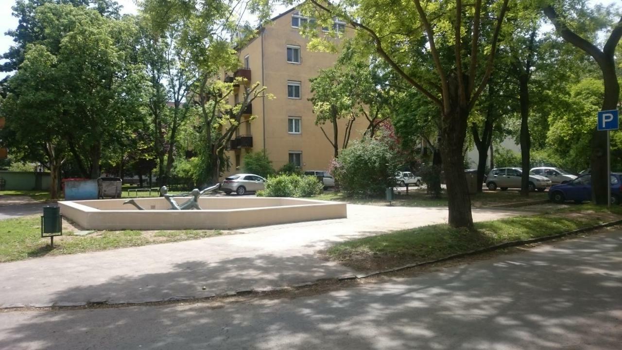 Kőrösi Apartman Pecs Bagian luar foto